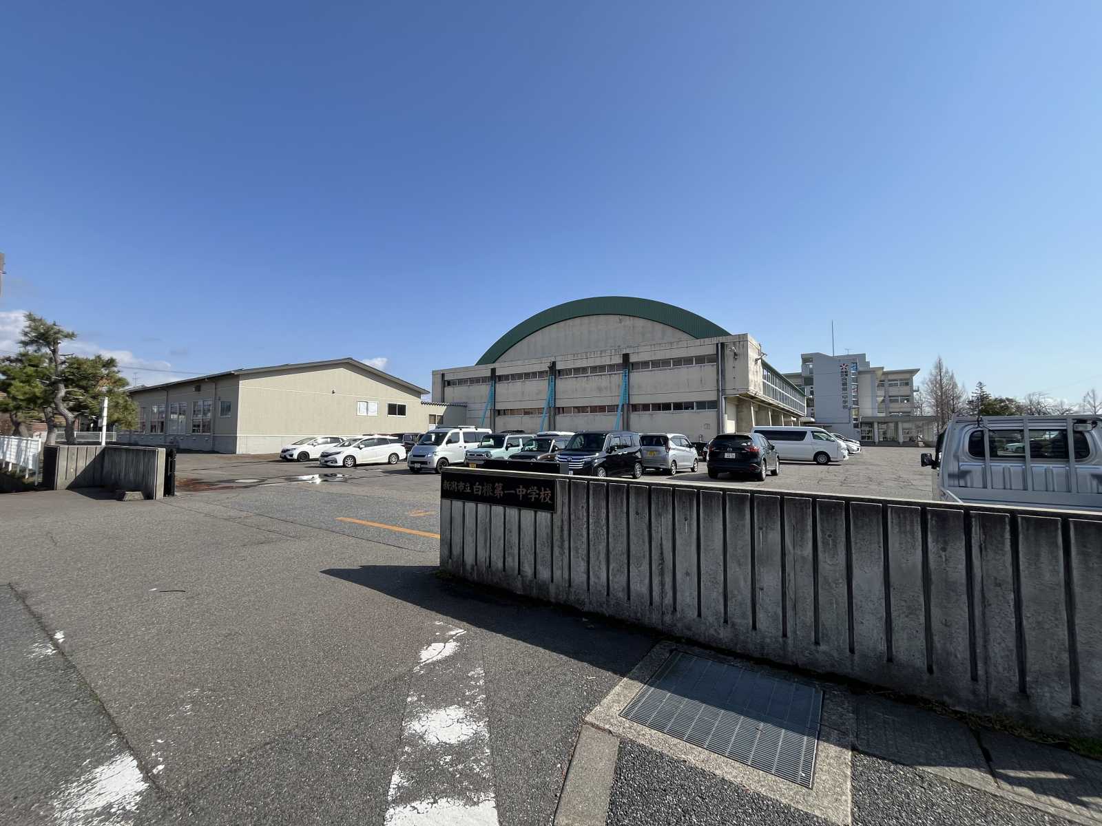 新潟市立白根第一中学校:徒歩約37分 2,900m (周辺) 新潟市立白根第一中学校:徒歩約37分 2,900m (周辺)